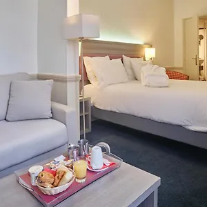 Poussin 3*, París Francia